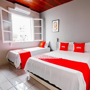 *** Hotel Oyo Castro Alves, Brasil